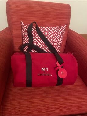 GWP N°1 Red Canvas Duffel with Black Straps